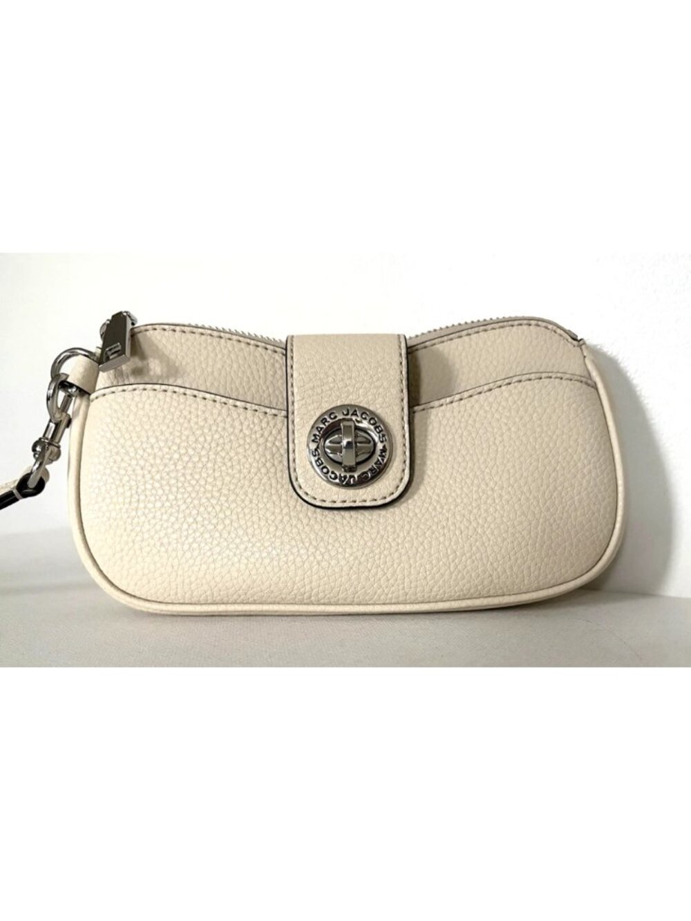 New Marc Jacobs Pouch Wristlet Pebble Leather Marshmallow / Silver